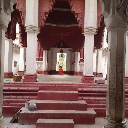 Отель Kiran Residency Near Vishwanath Temple Варанаси Экстерьер фото