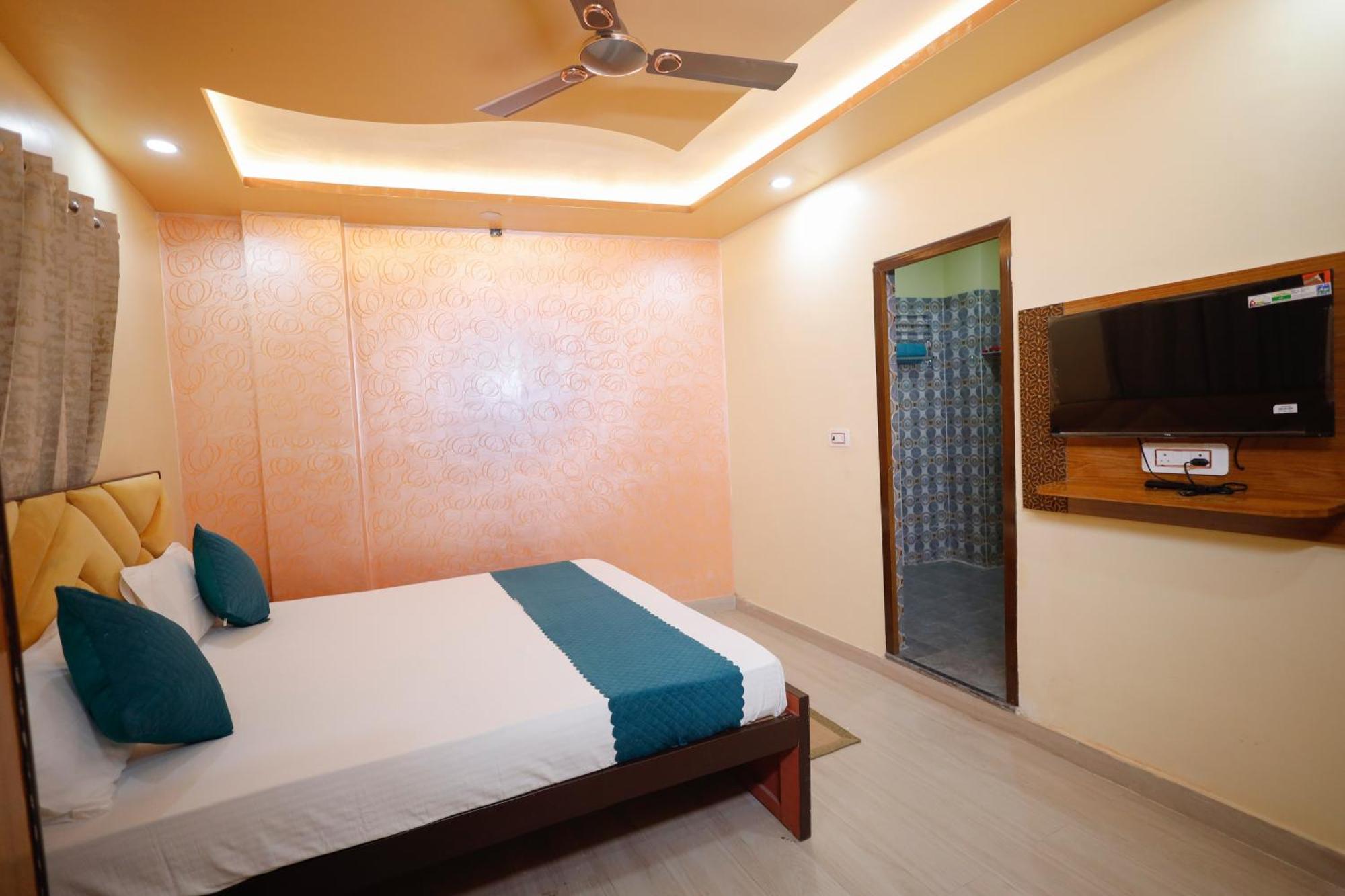 Отель Kiran Residency Near Vishwanath Temple Варанаси Экстерьер фото
