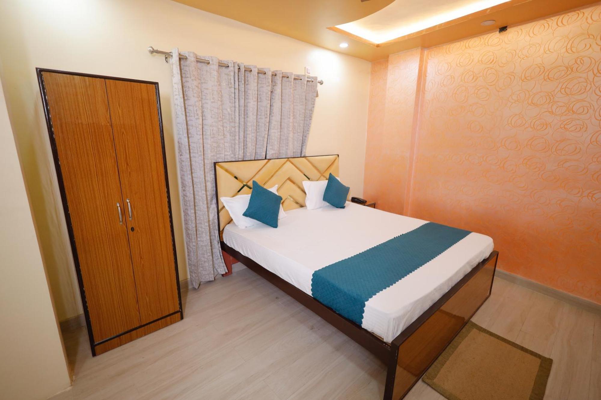 Отель Kiran Residency Near Vishwanath Temple Варанаси Экстерьер фото