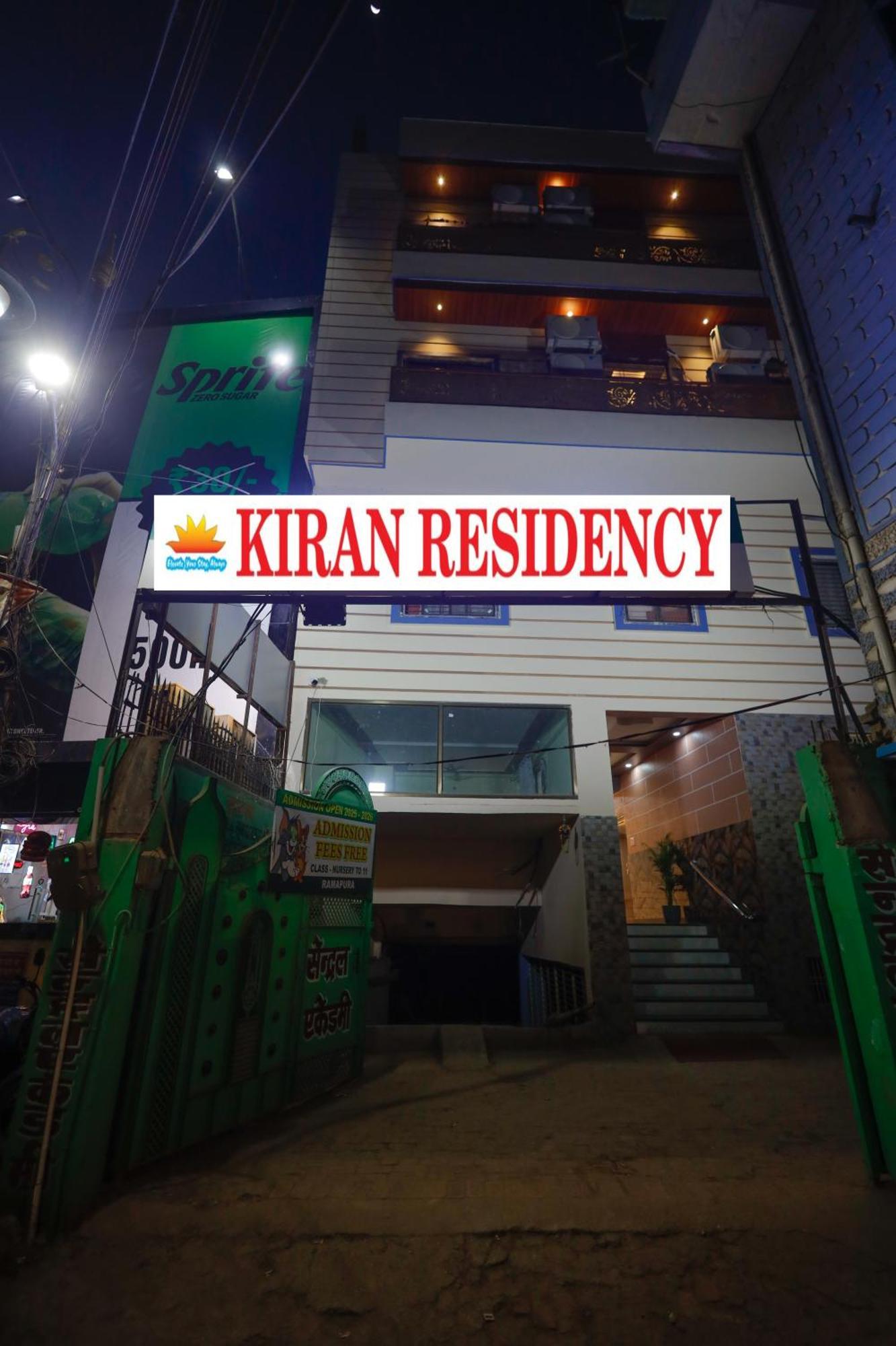 Отель Kiran Residency Near Vishwanath Temple Варанаси Экстерьер фото