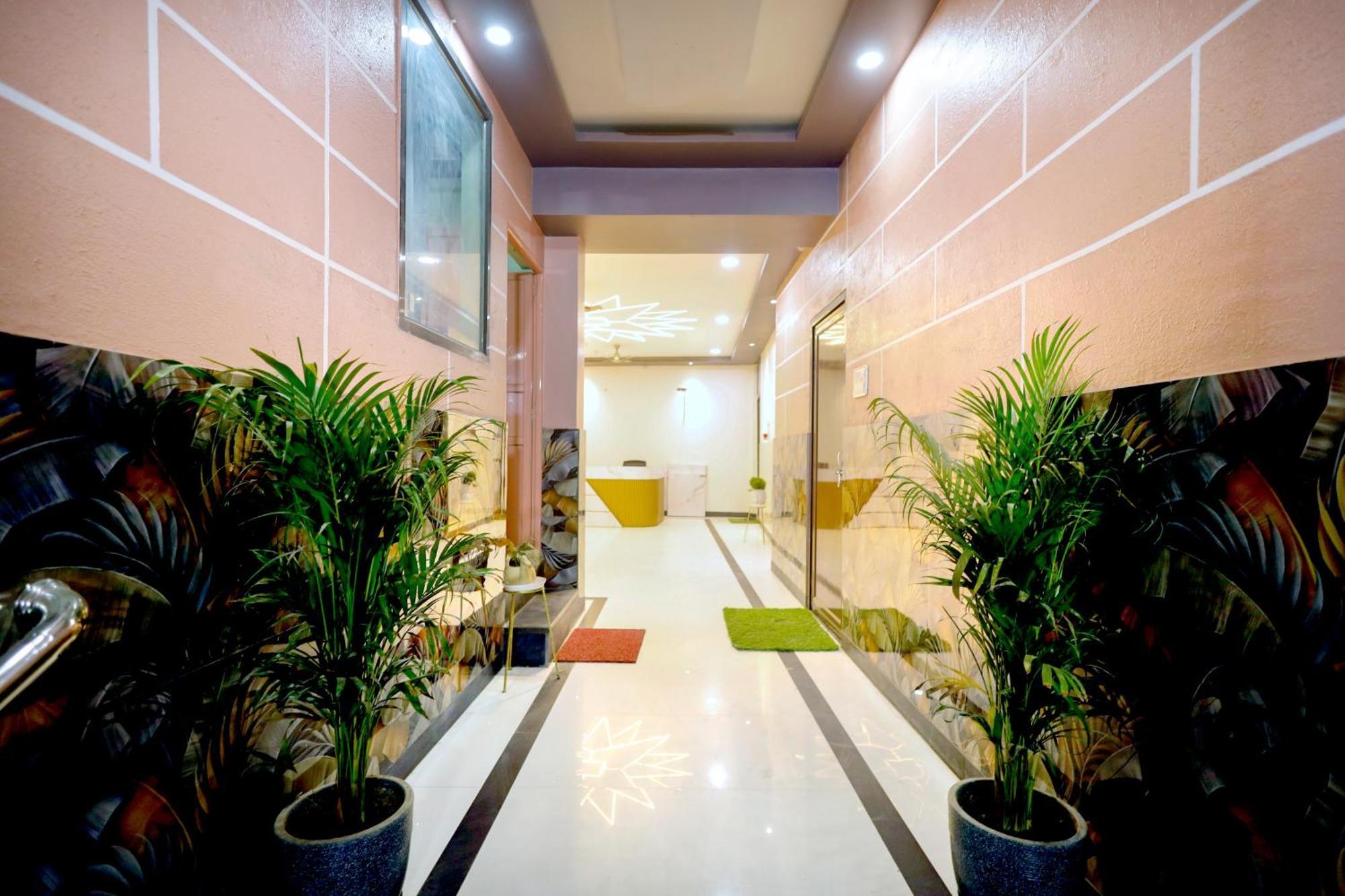 Отель Kiran Residency Near Vishwanath Temple Варанаси Экстерьер фото