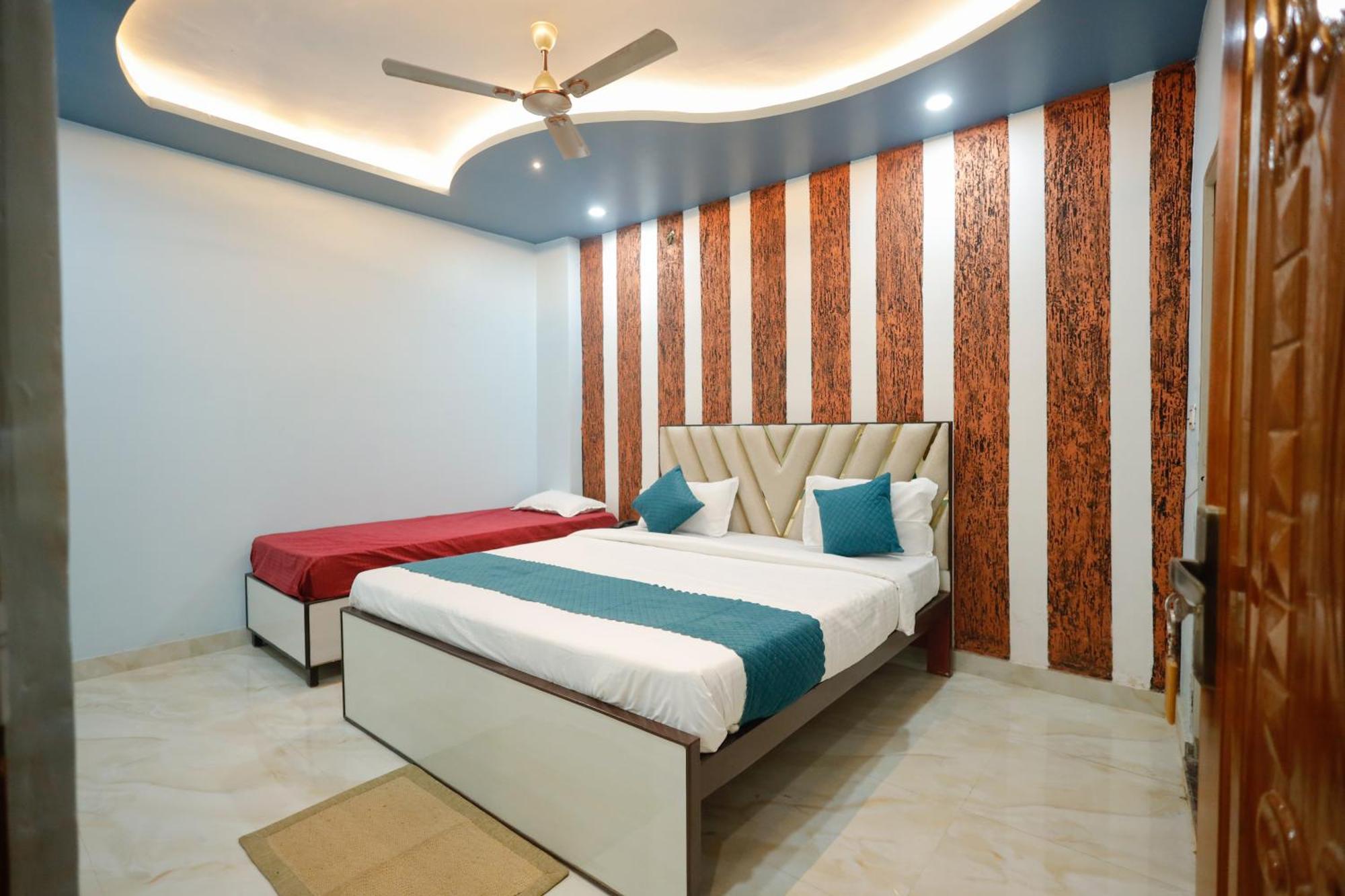 Отель Kiran Residency Near Vishwanath Temple Варанаси Экстерьер фото