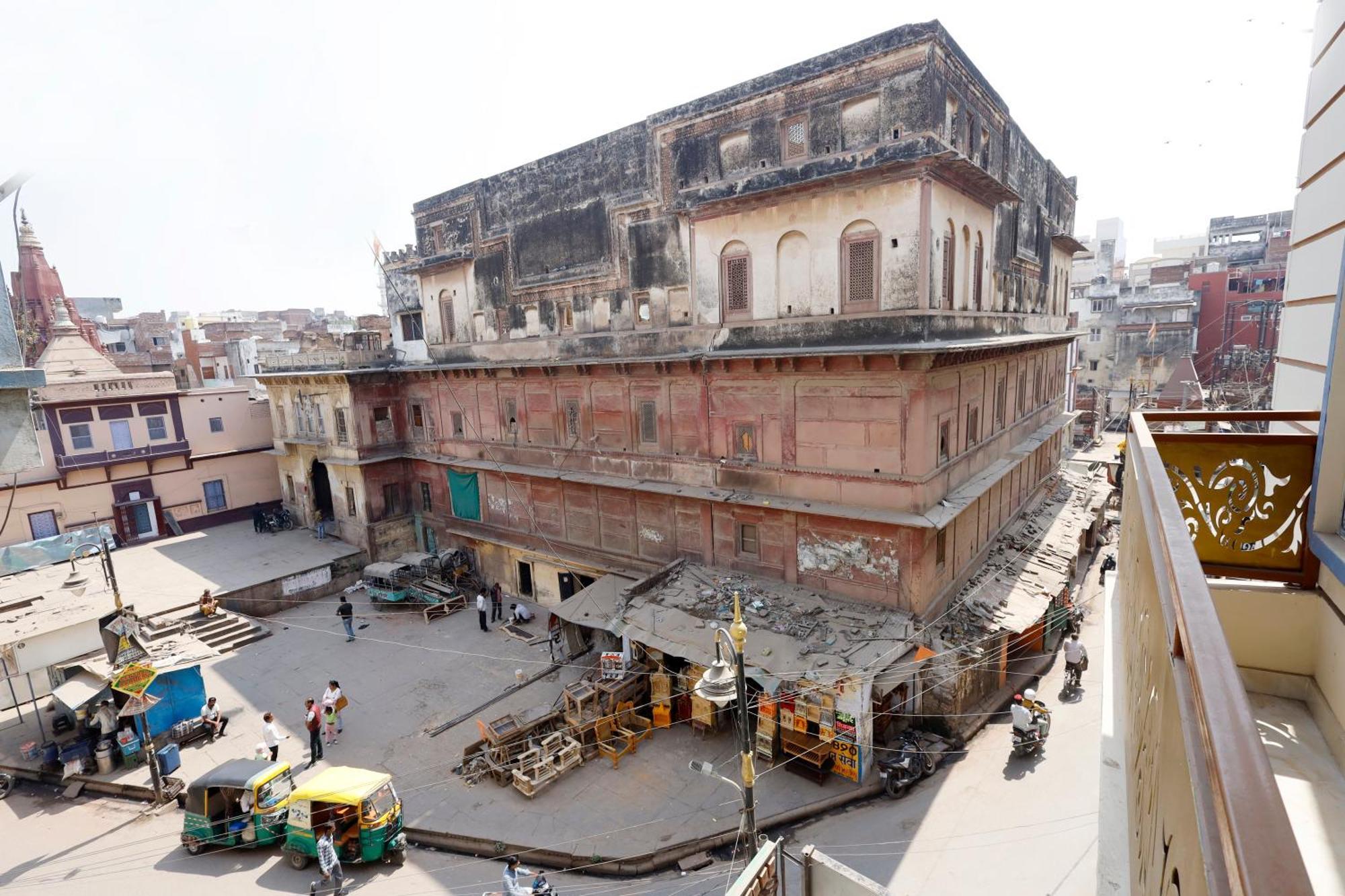 Отель Kiran Residency Near Vishwanath Temple Варанаси Экстерьер фото